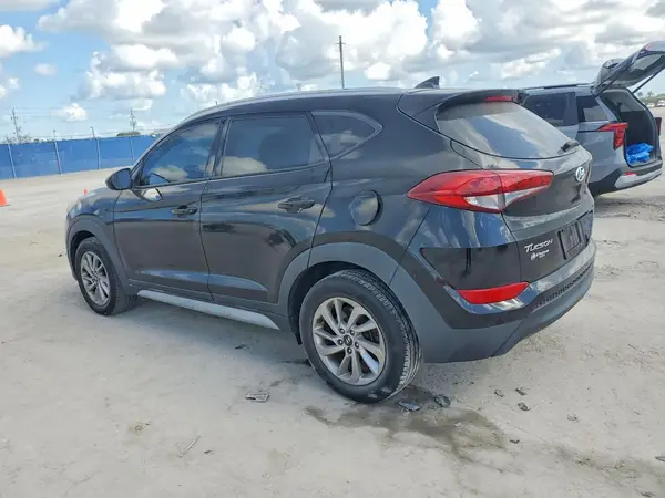 KM8J33A43JU656195 2018 HYUNDAI TUCSON - Image 2