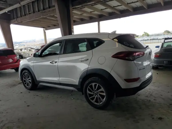 KM8J33A43JU657203 2018 HYUNDAI TUCSON - Image 2