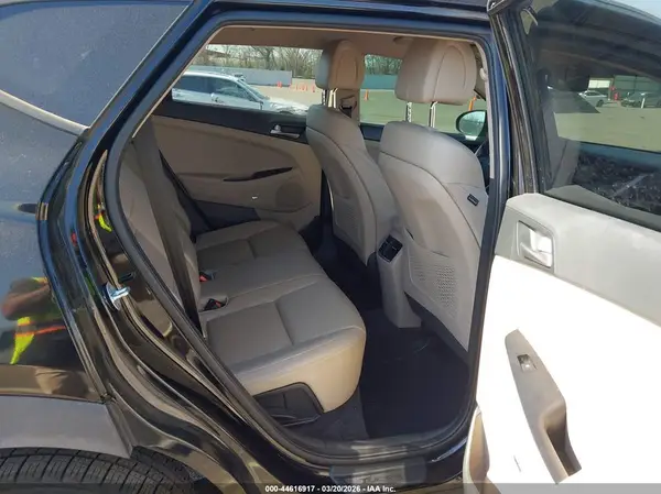 KM8J33A43JU664426 2018 HYUNDAI TUCSON - Image 8