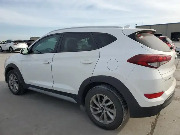KM8J33A43JU673109 2018 HYUNDAI TUCSON - Image 2