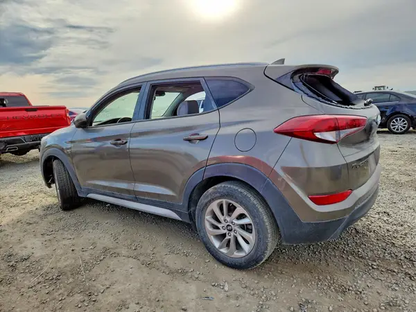 KM8J33A43JU673868 2018 HYUNDAI TUCSON - Image 2