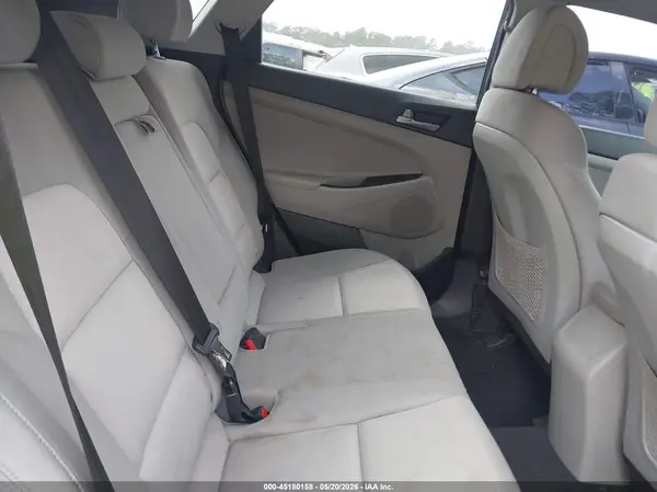 KM8J33A43JU677631 2018 HYUNDAI TUCSON - Image 8