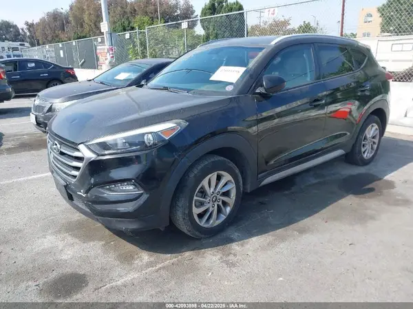 KM8J33A43JU689679 2018 HYUNDAI TUCSON - Image 2