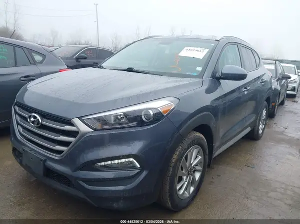KM8J33A43JU692324 2018 HYUNDAI TUCSON - Image 2