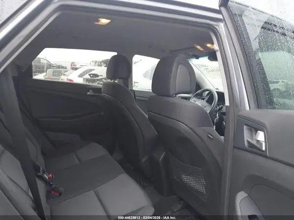 KM8J33A43JU692324 2018 HYUNDAI TUCSON - Image 8