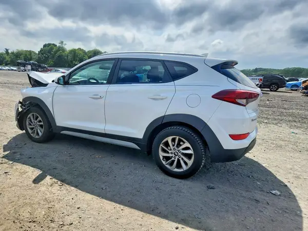 KM8J33A43JU692517 2018 HYUNDAI TUCSON - Image 2