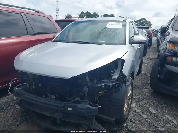 KM8J33A43JU693604 2018 HYUNDAI TUCSON - Image 2