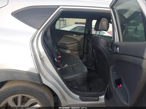 KM8J33A43JU693604 2018 HYUNDAI TUCSON - Image 8