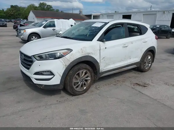 KM8J33A43JU702978 2018 HYUNDAI TUCSON - Image 2