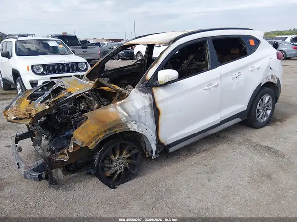KM8J33A43JU706075 2018 HYUNDAI TUCSON - Image 2