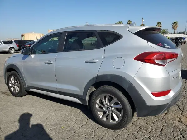 KM8J33A43JU709414 2018 HYUNDAI TUCSON - Image 2