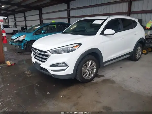 KM8J33A43JU713527 2018 HYUNDAI TUCSON - Image 2