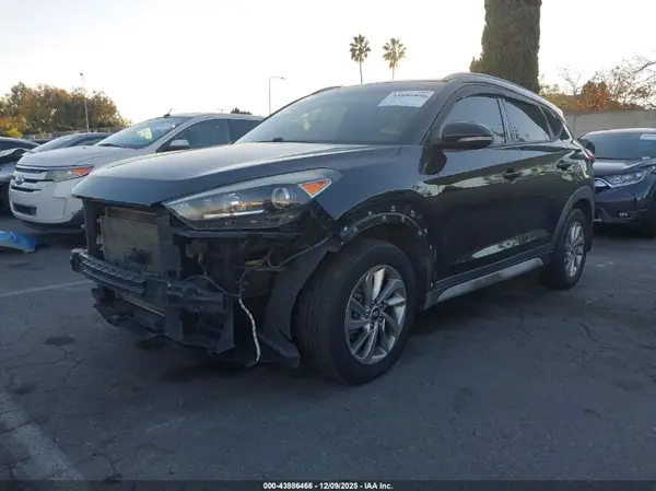 KM8J33A43JU718226 2018 HYUNDAI TUCSON - Image 2