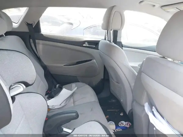 KM8J33A43JU725693 2018 HYUNDAI TUCSON - Image 8
