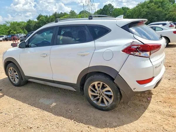 KM8J33A43JU727850 2018 HYUNDAI TUCSON - Image 2