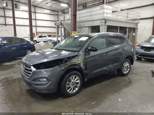 KM8J33A43JU731087 2018 HYUNDAI TUCSON - Image 2