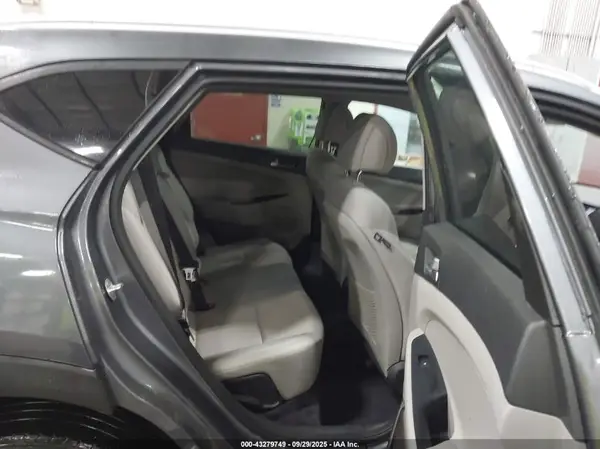 KM8J33A43JU731087 2018 HYUNDAI TUCSON - Image 8