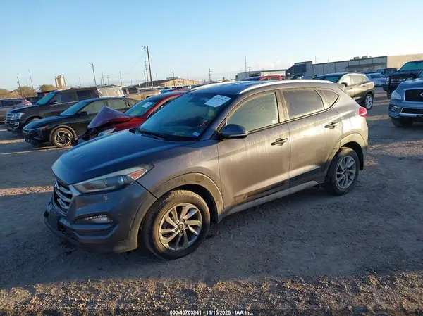 KM8J33A43JU742784 2018 HYUNDAI TUCSON - Image 2