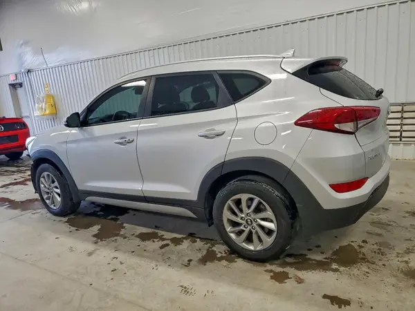 KM8J33A43JU743157 2018 HYUNDAI TUCSON - Image 2
