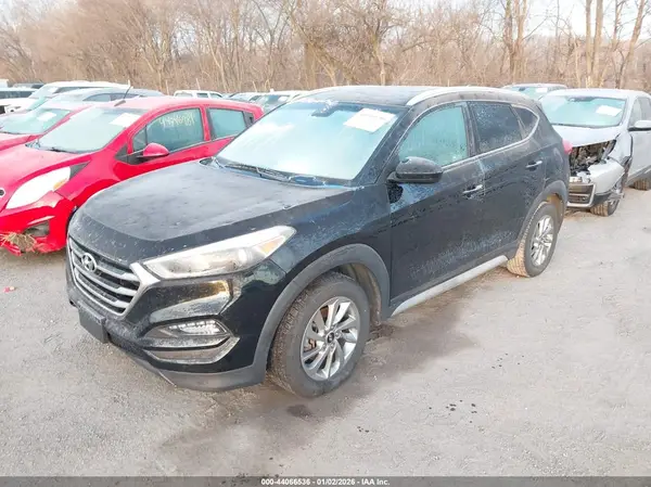 KM8J33A43JU750951 2018 HYUNDAI TUCSON - Image 2