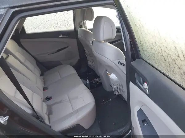 KM8J33A43JU750951 2018 HYUNDAI TUCSON - Image 8