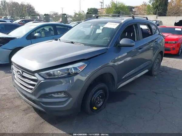 KM8J33A43JU751906 2018 HYUNDAI TUCSON - Image 2