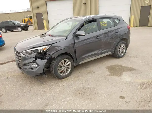 KM8J33A43JU756815 2018 HYUNDAI TUCSON - Image 2