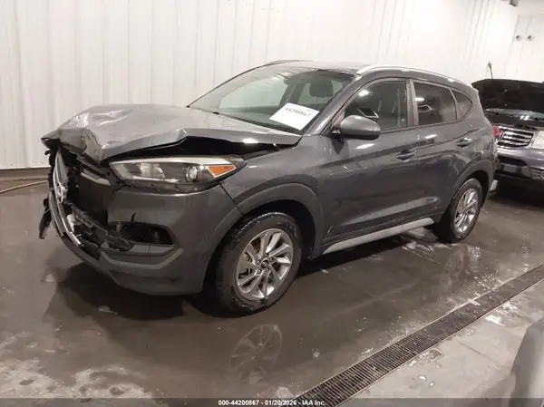 KM8J33A43JU757088 2018 HYUNDAI TUCSON - Image 2