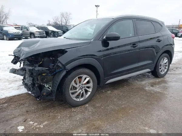 KM8J33A43JU804037 2018 HYUNDAI TUCSON - Image 2