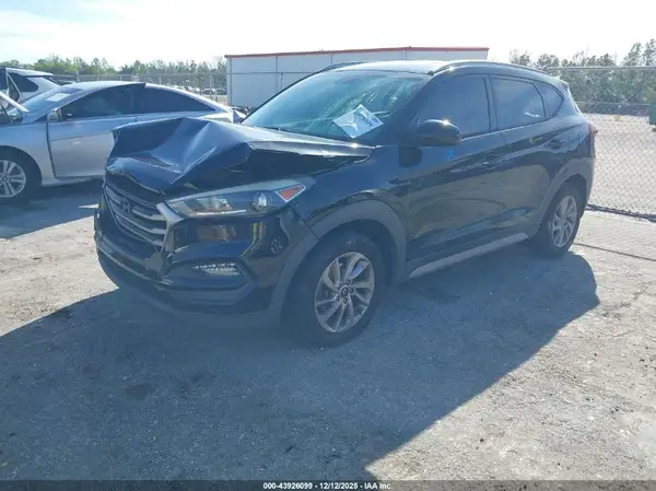 KM8J33A43JU809237 2018 HYUNDAI TUCSON - Image 2