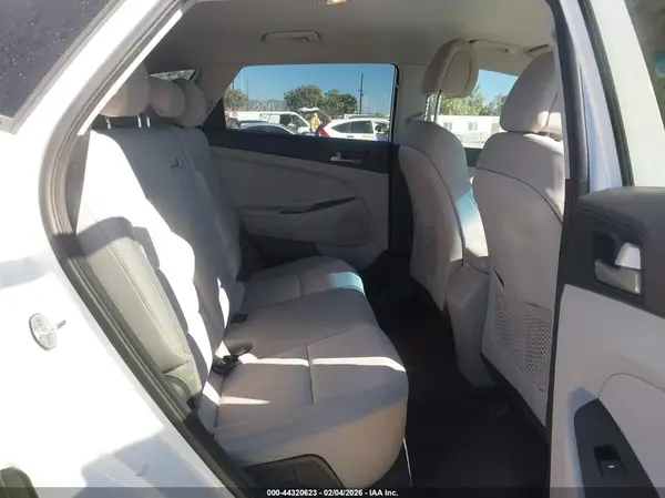 KM8J33A43JU814437 2018 HYUNDAI TUCSON - Image 8