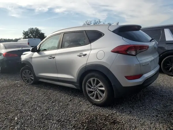 KM8J33A43JU816995 2018 HYUNDAI TUCSON - Image 2