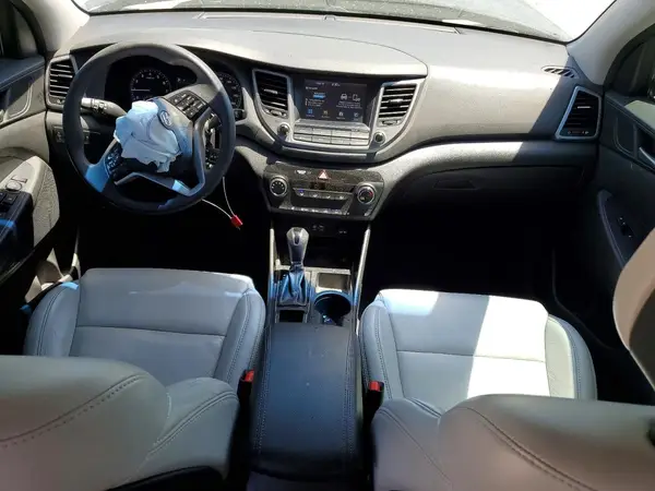 KM8J33A43JU818133 2018 HYUNDAI TUCSON - Image 8