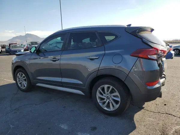 KM8J33A43JU824871 2018 HYUNDAI TUCSON - Image 2