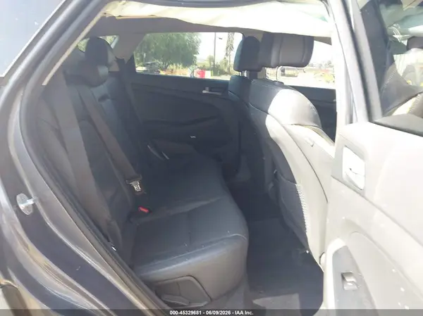 KM8J33A43JU825213 2018 HYUNDAI TUCSON - Image 8