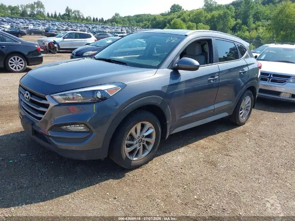 KM8J33A43JU832467 2018 HYUNDAI TUCSON - Image 2