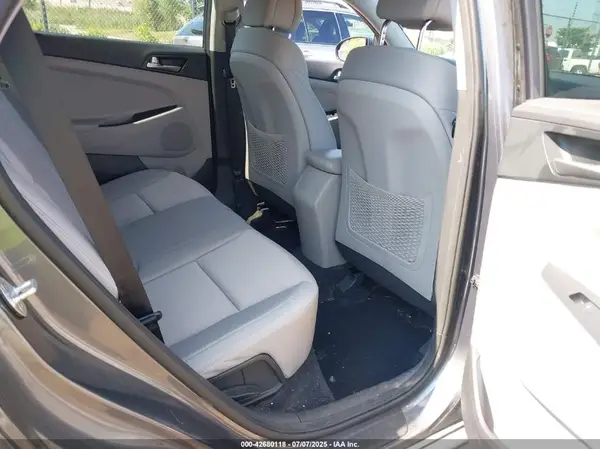 KM8J33A43JU832467 2018 HYUNDAI TUCSON - Image 8