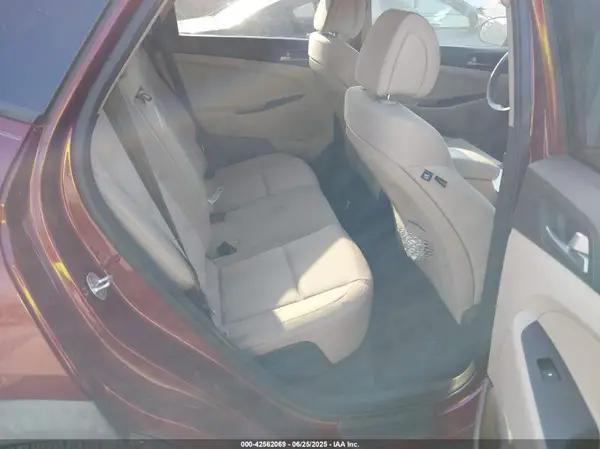 KM8J33A44GU092050 2016 HYUNDAI TUCSON - Image 8