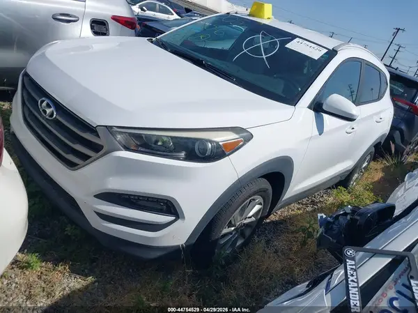 KM8J33A44GU123572 2016 HYUNDAI TUCSON - Image 2