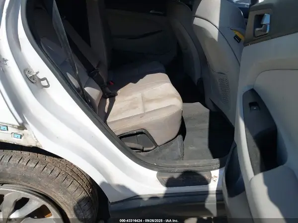 KM8J33A44GU134118 2016 HYUNDAI TUCSON - Image 8