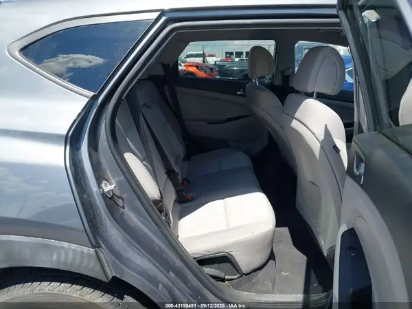 KM8J33A44GU236941 2016 HYUNDAI TUCSON - Image 8
