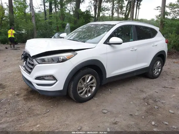 KM8J33A44GU246756 2016 HYUNDAI TUCSON - Image 2