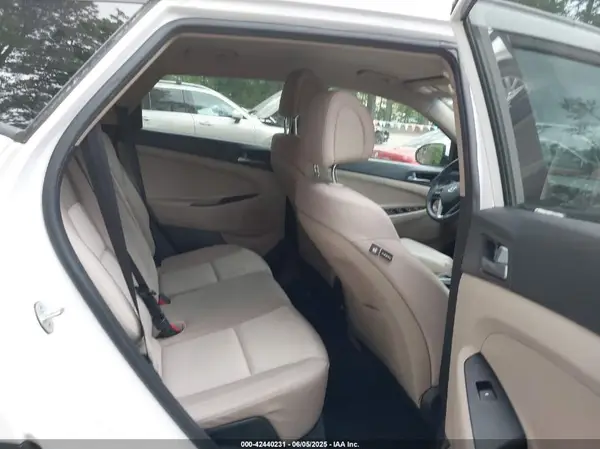 KM8J33A44GU246756 2016 HYUNDAI TUCSON - Image 8