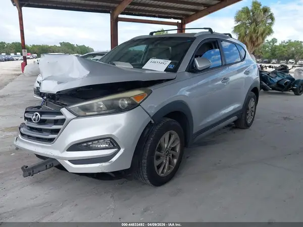 KM8J33A44HU263526 2017 HYUNDAI TUCSON - Image 2