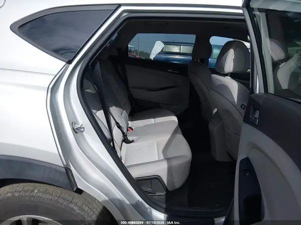 KM8J33A44HU267477 2017 HYUNDAI TUCSON - Image 8