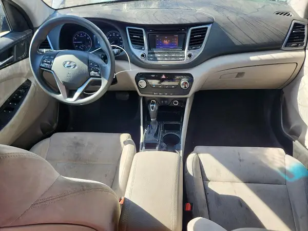 KM8J33A44HU275904 2017 HYUNDAI TUCSON - Image 8