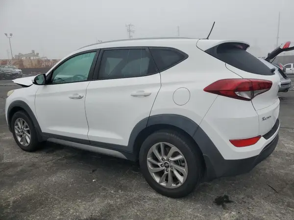 KM8J33A44HU285607 2017 HYUNDAI TUCSON - Image 2