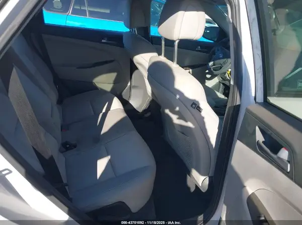 KM8J33A44HU295635 2017 HYUNDAI TUCSON - Image 8