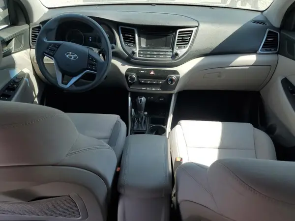 KM8J33A44HU300607 2017 HYUNDAI TUCSON - Image 8