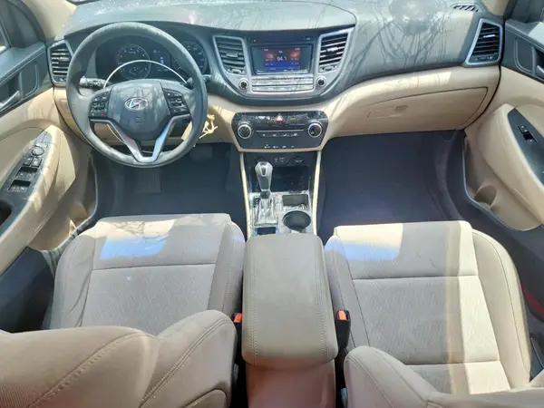 KM8J33A44HU327600 2017 HYUNDAI TUCSON - Image 8